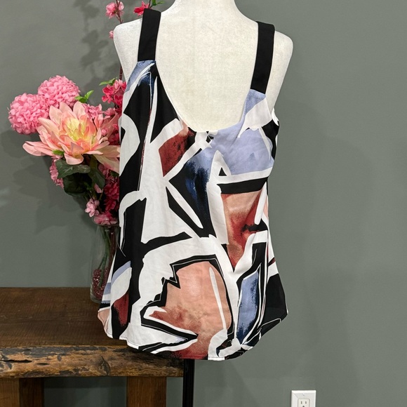 Le Chateau Tank Top - Picture 3 of 10